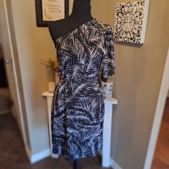 SALE! NWT $135 Michael by Michael Kors Black and White One Shoulder Dress - Picture 8 of 16
